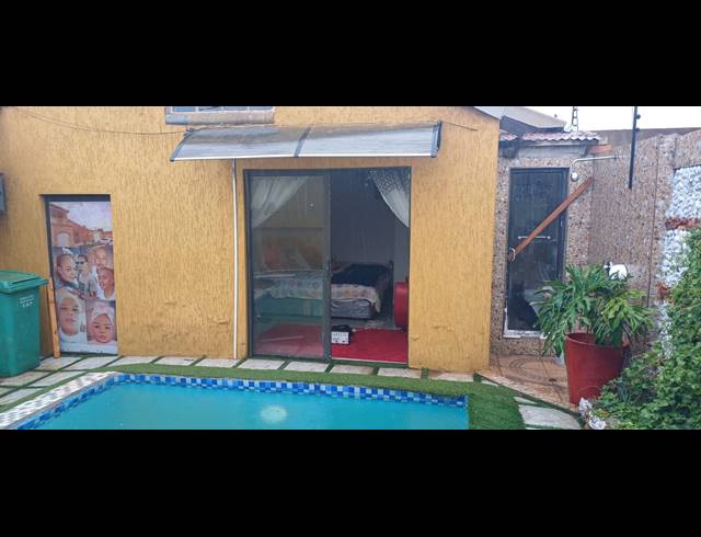4 BEDROOM HOUSE FOR SALE IN PALM SPRINGS